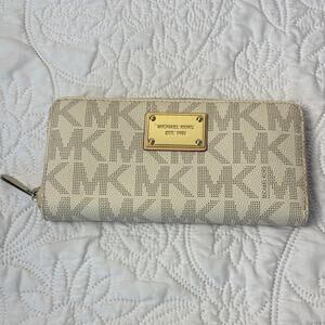 Michael Kors MK Signature Vanilla Zip Around Continental Wristlet Wallet Clutch
